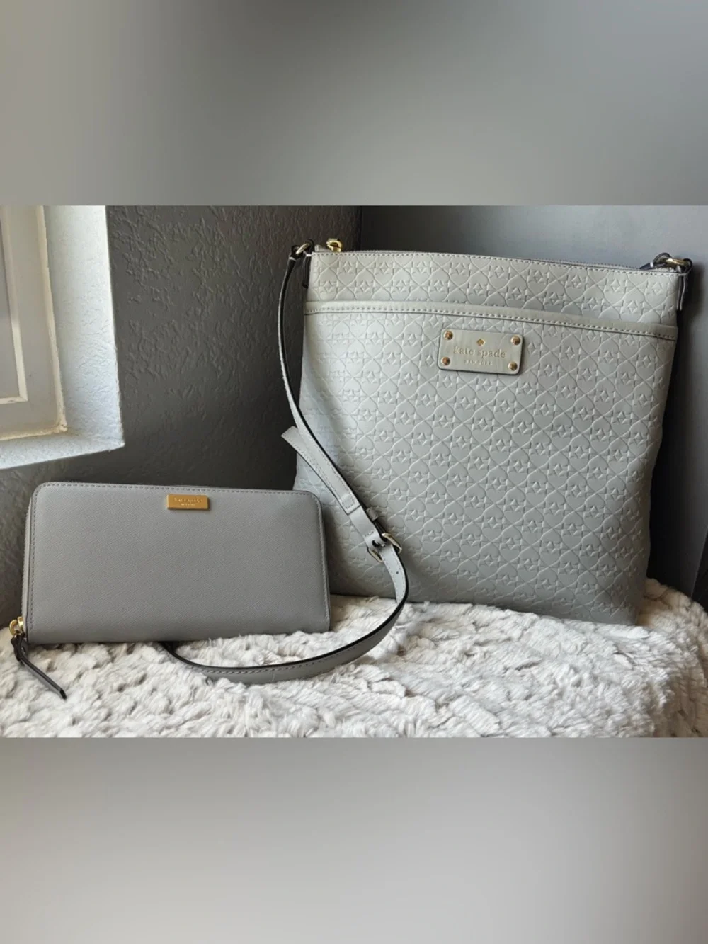 ♠️KATE SPADE EUC Saffiano Leather Continental zip around Wallet light gray